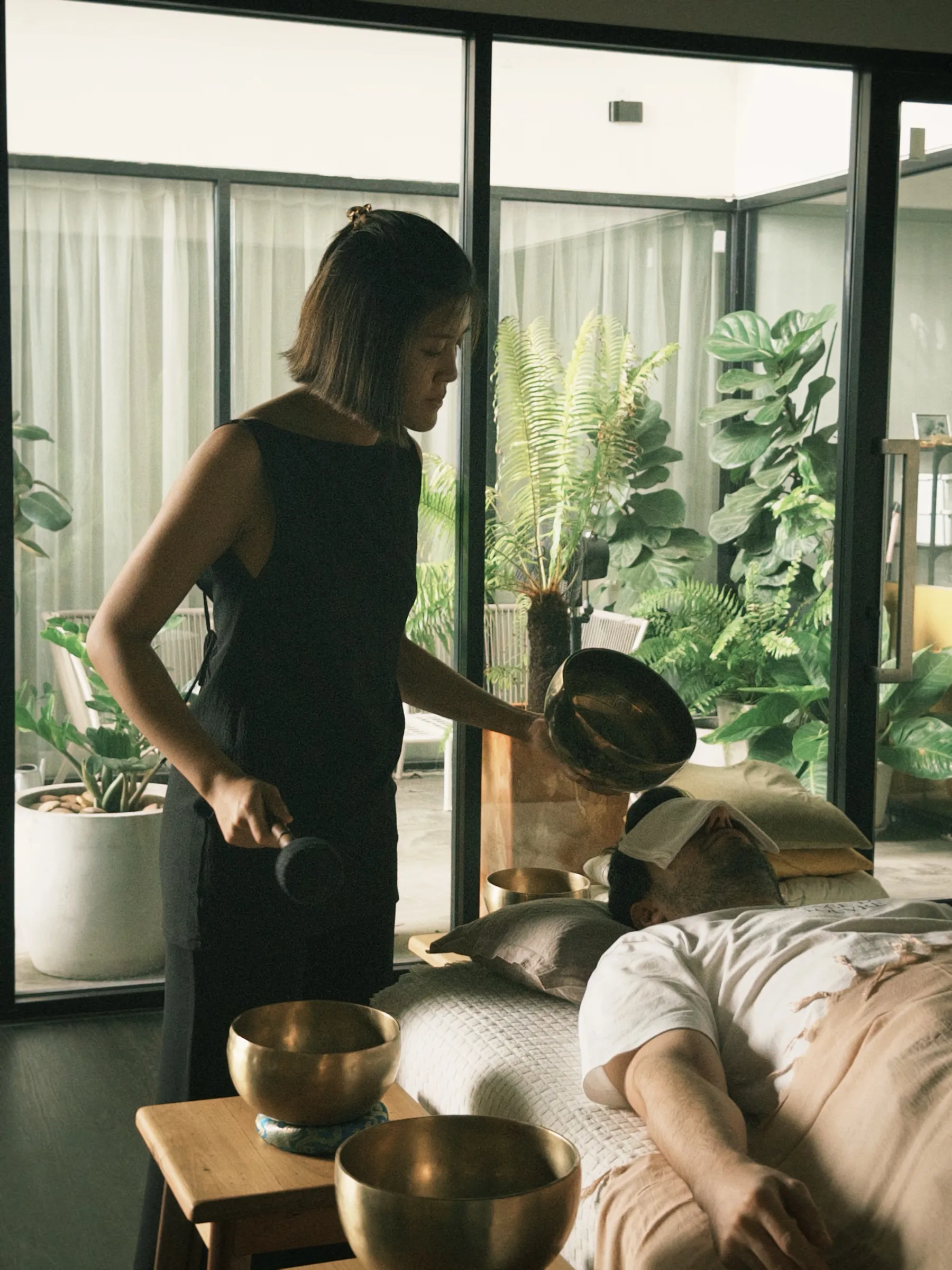 A private, one-on-one sound healing training session with Ice.